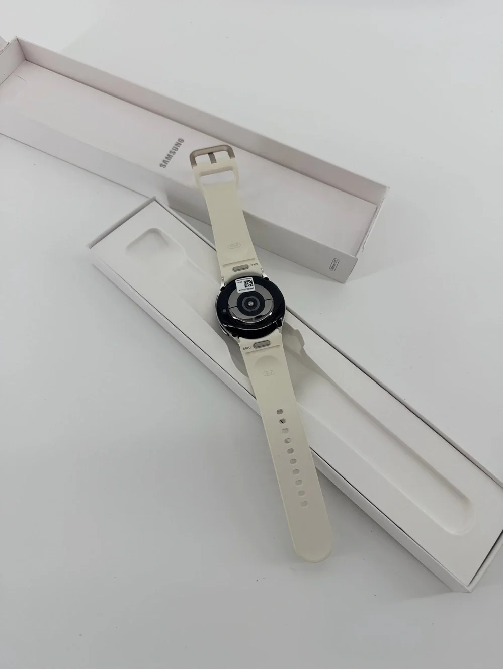 NIB Samsung Galaxy Watch6 40mm Band Smartwatch Never opened except for pics